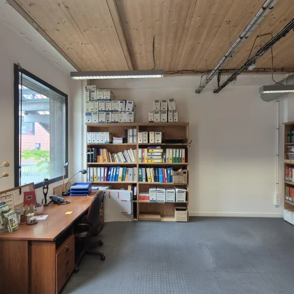 Bureau privé 25 m² 4 postes Coworking Avenue Pasteur Montreuil 93100 - photo 1