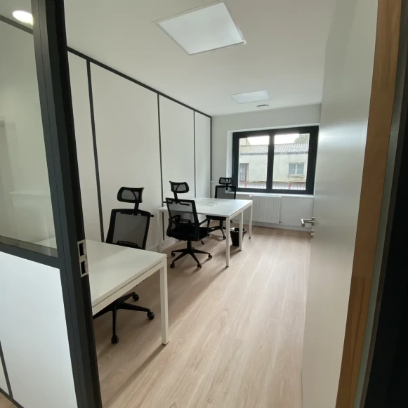 Bureau privé 12 m² 3 postes Coworking Rue de la Roderie Bouaye 44830 - photo 1