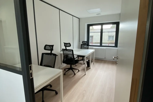 Bureau privé - 44830 - 3 postes - 600€