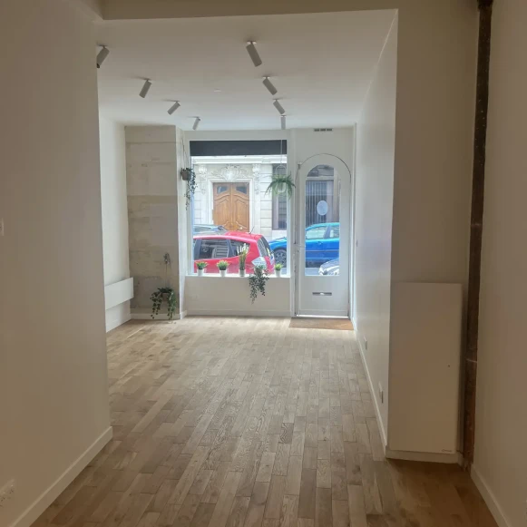 Espace indépendant 30 m² 6 postes Coworking Rue Sedillot Paris 75007 - photo 1