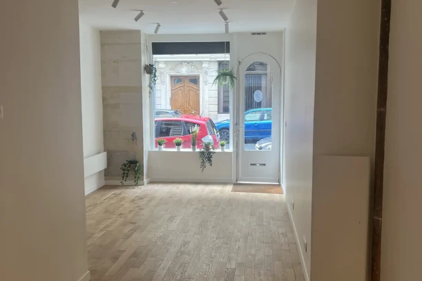 Espace indépendant - 75007 - 6 postes - 3500€