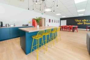 Bureau privé - 06410 - 2 postes - 690€