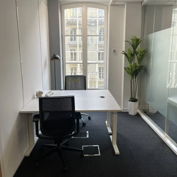 Bureau privé 12 m² 3 postes Location bureau Rue de Rennes Paris 75006 - photo 1