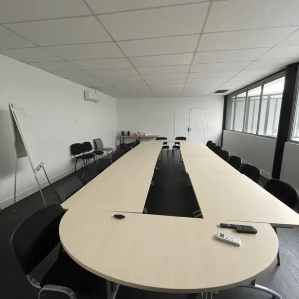 Bureau privé 45 m² 10 postes Location bureau Allée du Grand Coquille Saint-Jean-de-Braye 45800 - photo 6