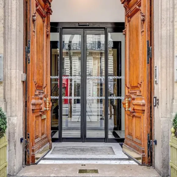 Bureau privé 35 m² 6 postes Coworking Avenue Franklin Delano Roosevelt Paris 75008 - photo 3