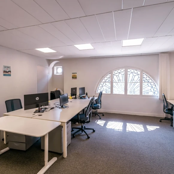 Bureau privé 29 m² 8 postes Coworking Cours Xavier Arnozan Bordeaux 33000 - photo 3