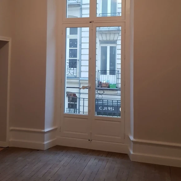 Bureau privé 15 m² 3 postes Location bureau Rue des Vieilles Douves Nantes 44000 - photo 1