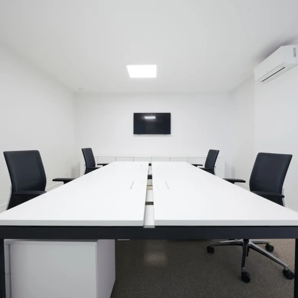 Bureau privé 25 m² 4 postes Coworking Rue de Paris Montreuil 93100 - photo 3