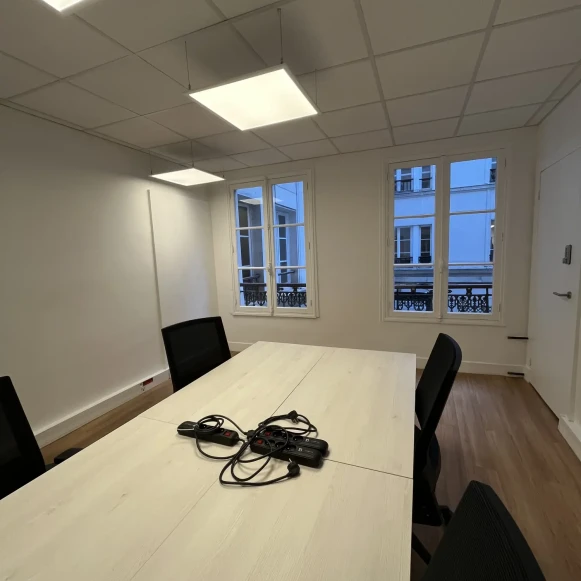 Bureau privé 16 m² 4 postes Location bureau Rue de la Chaussée d'Antin Paris 75009 - photo 2