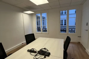 Bureau privé - 75009 - 4 postes - 2200€