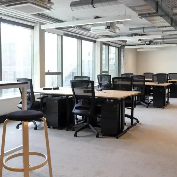 Bureau privé 24 m² 5 postes Coworking Avenue Trudaine Paris 75009 - photo 2