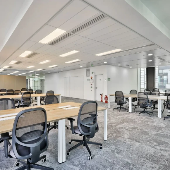 Bureau privé 143 m² 15 postes Coworking Boulevard Macdonald Paris 75019 - photo 1