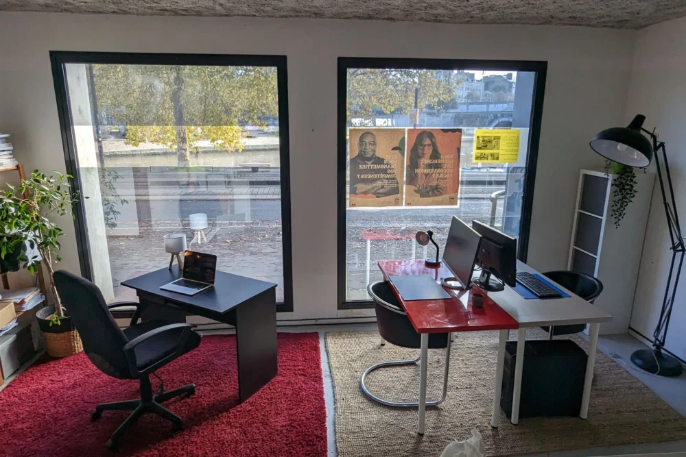 Open Space - 44000 - 3 postes - 200€