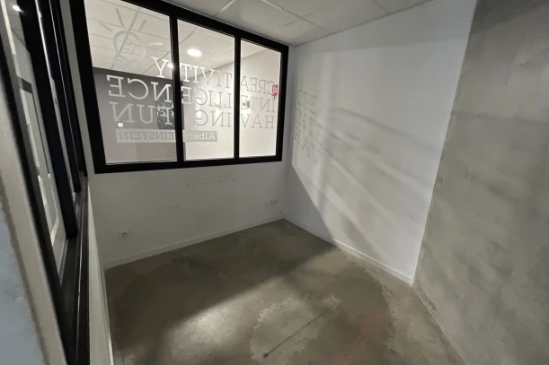 Bureau privé - 33130 - 5 postes - 950€