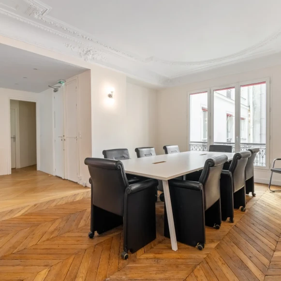 Bureau privé 50 m² 10 postes Location bureau Rue La Fayette Paris 75009 - photo 7