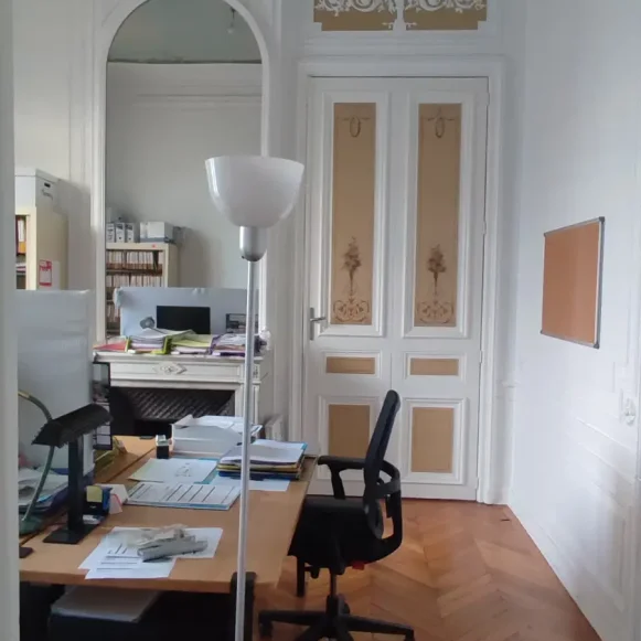 Espace indépendant 18 m² 3 postes Location bureau Rue Chanzy Le Mans 72000 - photo 3