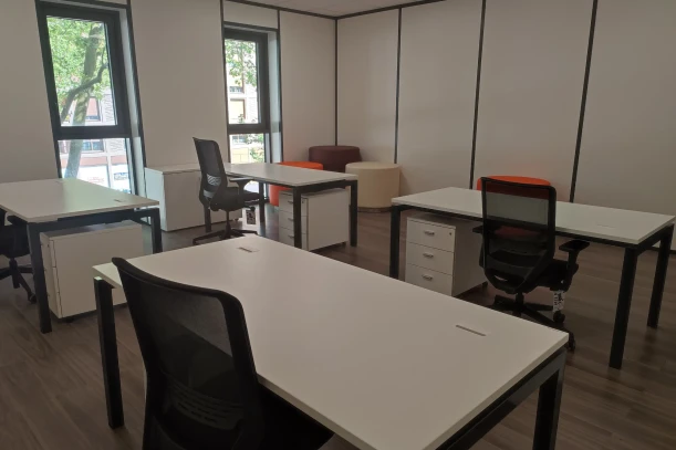 Open Space - 93130 - 4 postes - 250€