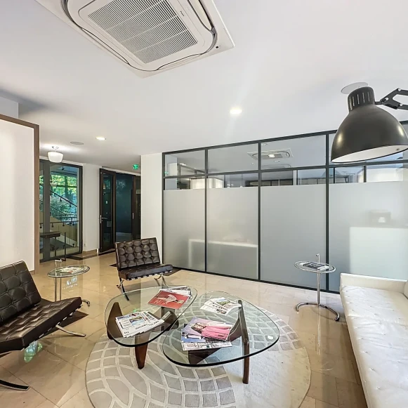Bureau privé 43 m² 10 postes Coworking Avenue Ingres Paris 75016 - photo 4