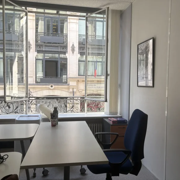 Bureau privé 130 m² 14 postes Coworking Rue d'Uzès Paris 75002 - photo 3