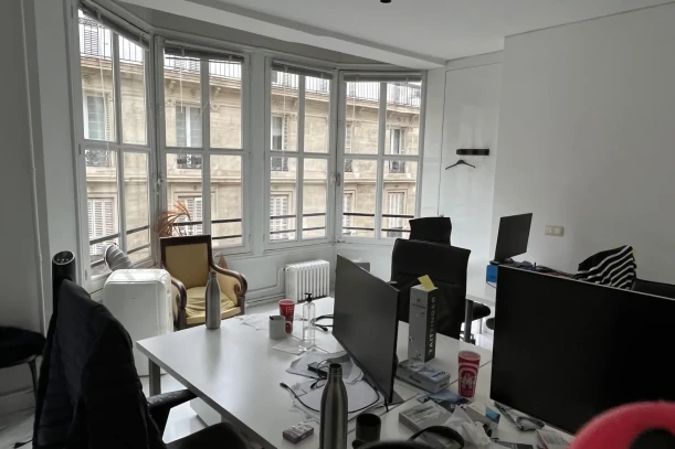 Bureau privé - 75008 - 6 postes - 2400€