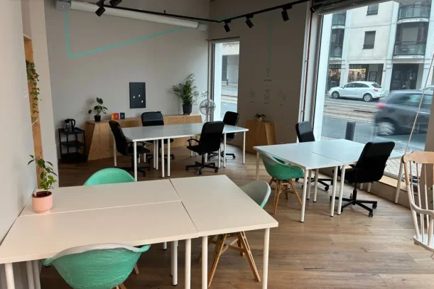 Open Space - 44000 - 10 postes - 250€