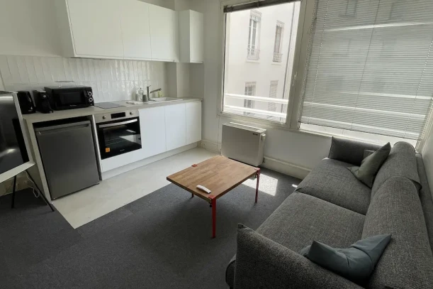 Open Space - 69007 - 4 postes - 350€