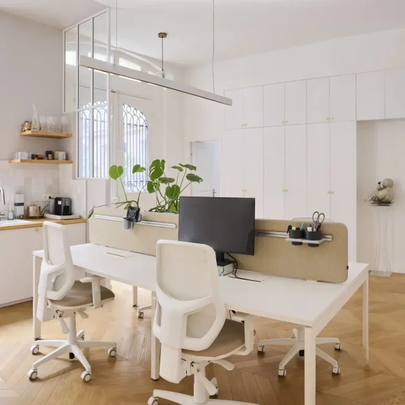 Bureau privé 75 m² 10 postes Coworking Rue d'Amsterdam Paris 75008 - photo 1