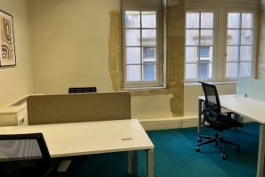 Open Space - 69002 - 6 postes - 300€