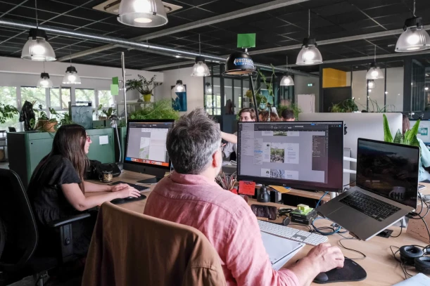 Open Space - 93100 - 6 postes - 300€