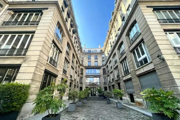 Open Space - 75010 - 2 postes - 390€