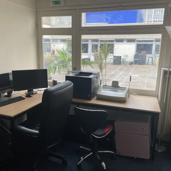 Bureau privé 30 m² 7 postes Coworking Rue Etex Paris 75018 - photo 2
