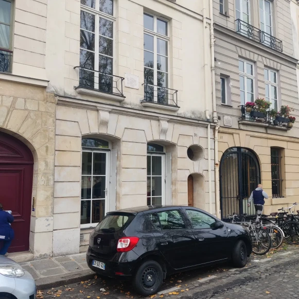 Open Space  1 poste Location bureau Quai d'Anjou Paris 75004 - photo 6