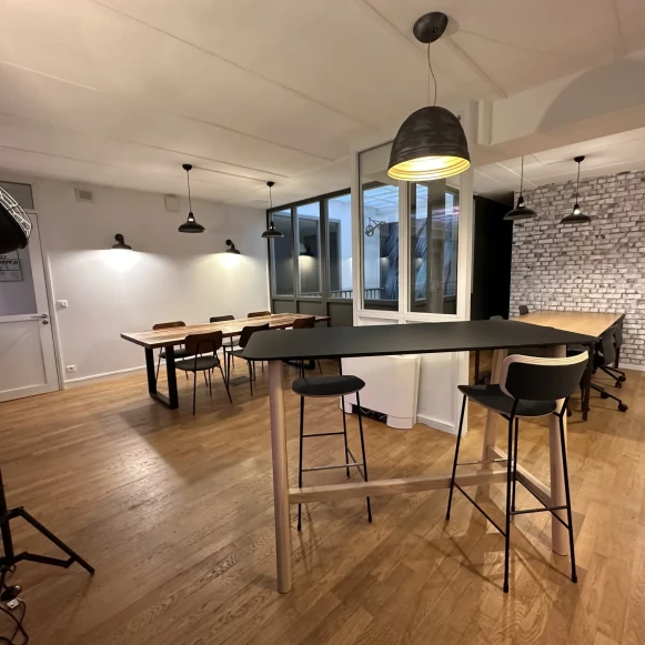 Bureau privé 35 m² 8 postes Coworking Impasse Sandrie Paris 75009 - photo 2