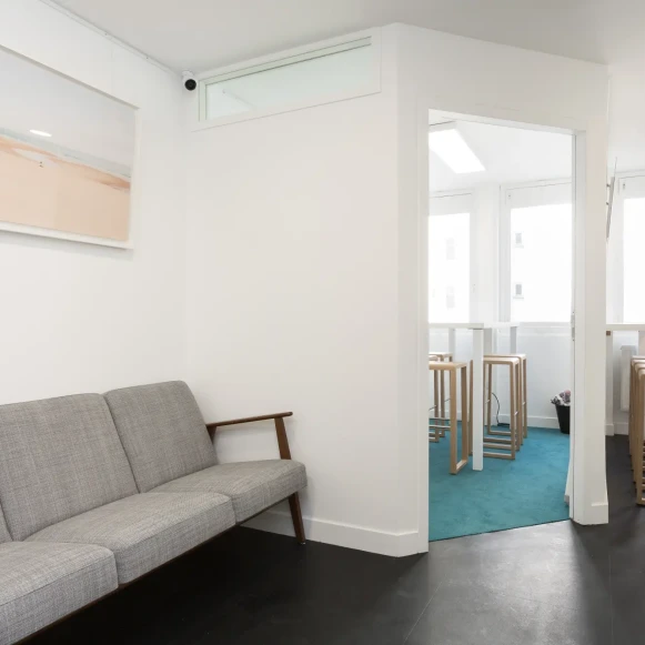 Bureau privé 10 m² 2 postes Coworking Rue Fondary Paris 75015 - photo 2