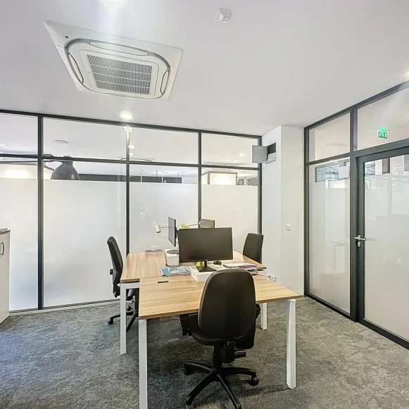 Bureau privé 43 m² 10 postes Coworking Avenue Ingres Paris 75016 - photo 1