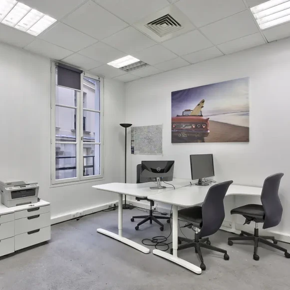 Bureau privé 21 m² 4 postes Location bureau Rue Notre Dame des Victoires Paris 75002 - photo 1
