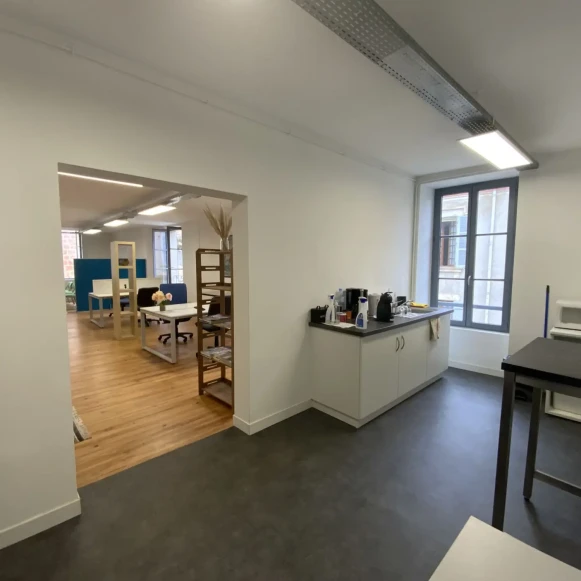 Espace indépendant 90 m² 8 postes Location bureau Rue du Tribunal Saint-Sever 40500 - photo 7