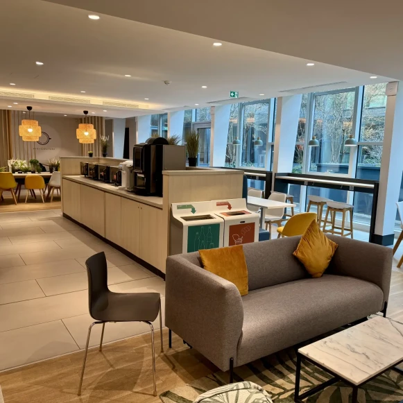 Bureau privé 25 m² 5 postes Location bureau Avenue de Malakoff Paris 75016 - photo 4