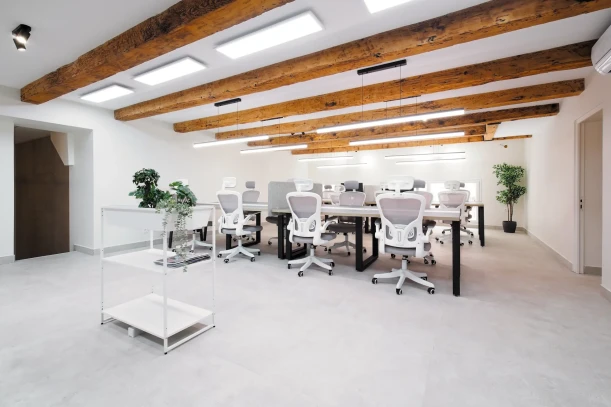 Espace indépendant - 13006 - 16 postes - 5440€