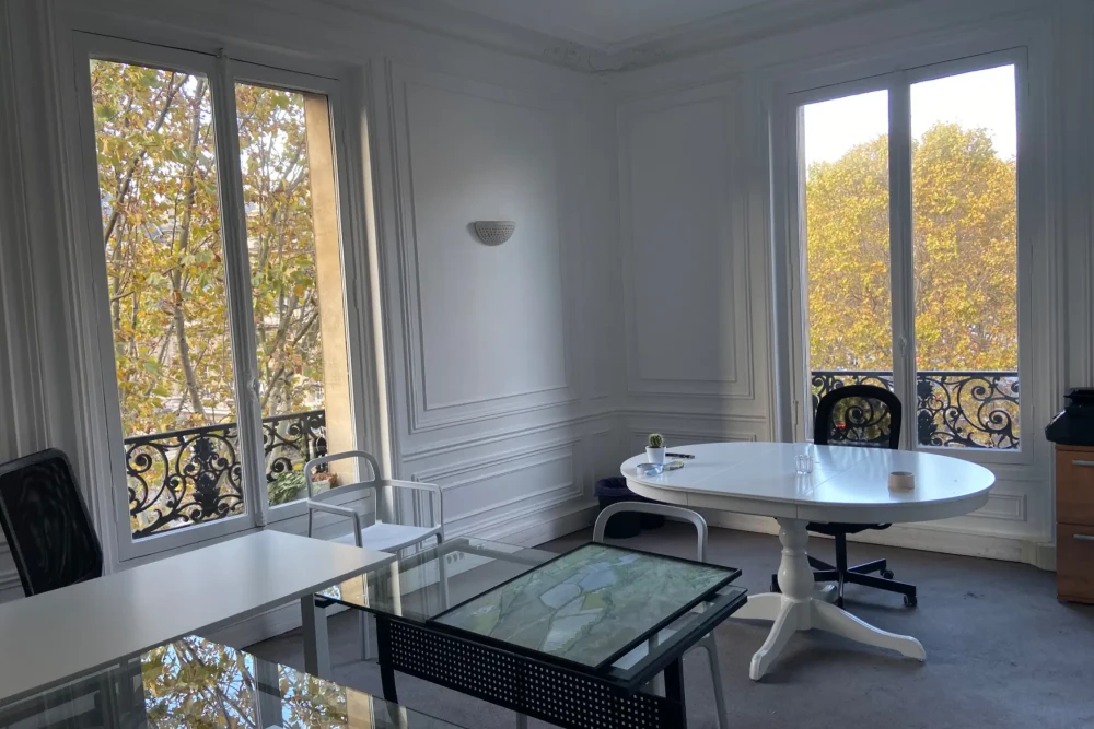 Bureau privé - 75004 - 7 postes - 2990€