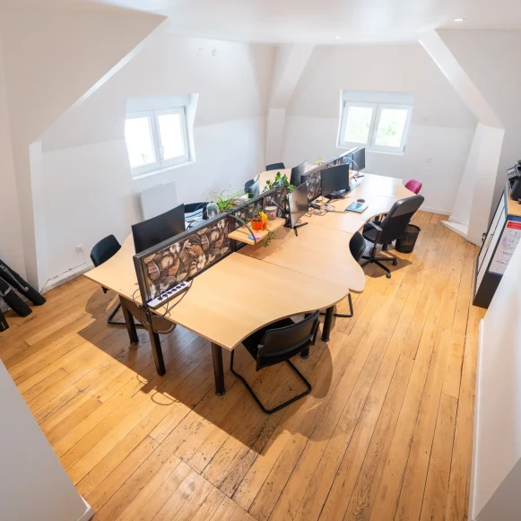 Open Space  6 postes Coworking Rue des Jardiniers Vosges 88000 - photo 2