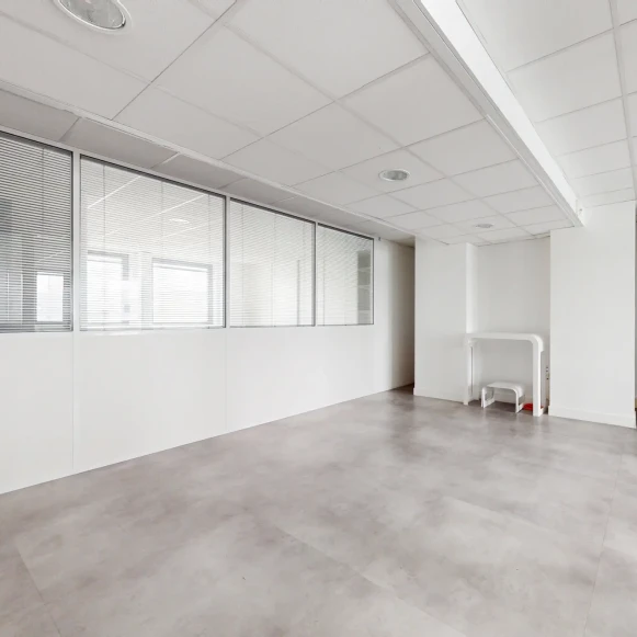 Espace indépendant 155 m² 15 postes Coworking Rue du 4 Septembre Issy-les-Moulineaux 92130 - photo 2