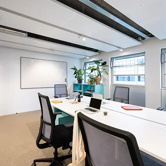 Bureau privé 24 m² 6 postes Location bureau Boulevard Voltaire Paris 75011 - photo 1