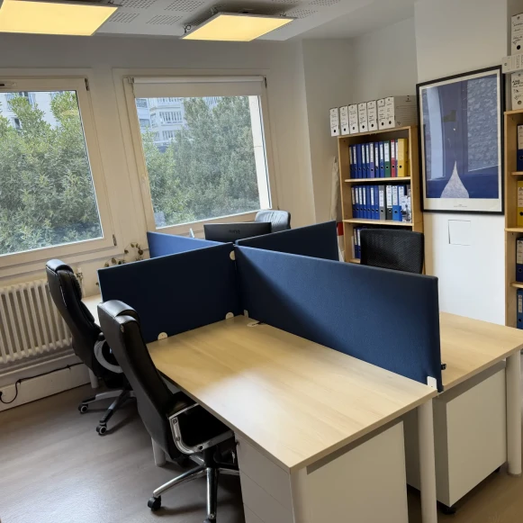 Bureau privé 25 m² 4 postes Location bureau Rue de Saussure Paris 75017 - photo 3
