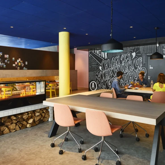 Open Space  1 poste Location bureau Quai Lawton Bordeaux 33300 - photo 1