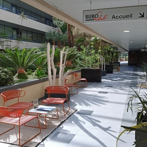 Bureau privé 18 m² 3 postes Coworking Route des Dolines Valbonne 06560 - photo 1