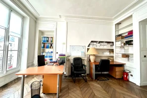 Bureau privé - 75004 - 3 postes - 1790€