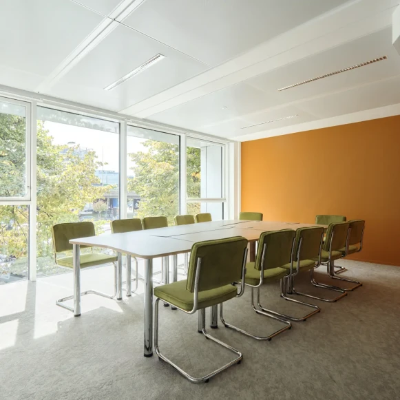 Bureau privé 25 m² 6 postes Coworking Rue du 8 Mai 1945 Clichy 92110 - photo 1