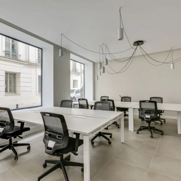 Espace indépendant 63 m² 12 postes Location bureau Rue Saint-Marc Paris 75002 - photo 2