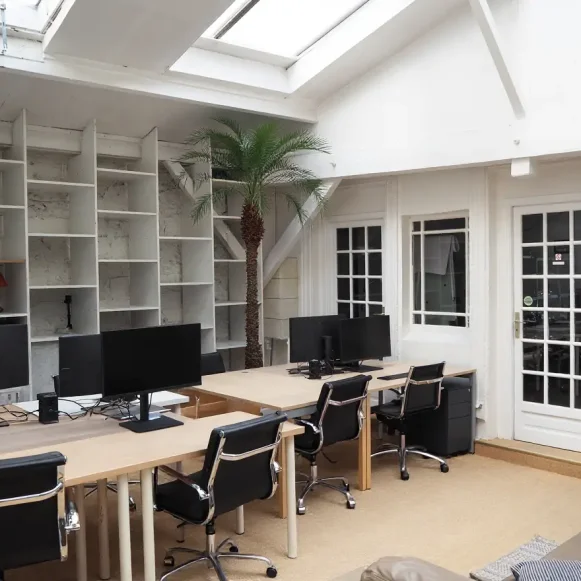 Bureau privé 25 m² 6 postes Coworking Rue Stephenson Paris 75018 - photo 4